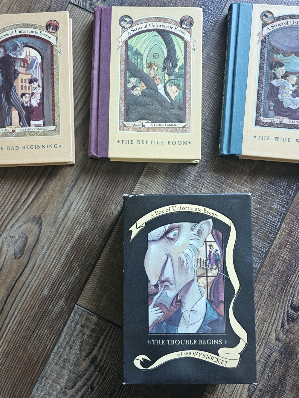 A Box of Unfortunate Events: The Trouble Begins Box Set - Black